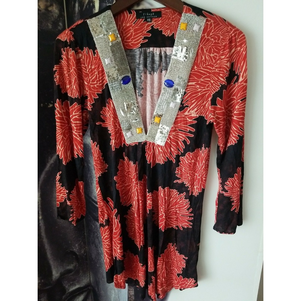 T-Bags Los Angeles‎ Women's Floral Knit Tunic w/ Beaded V Neckline Size XS